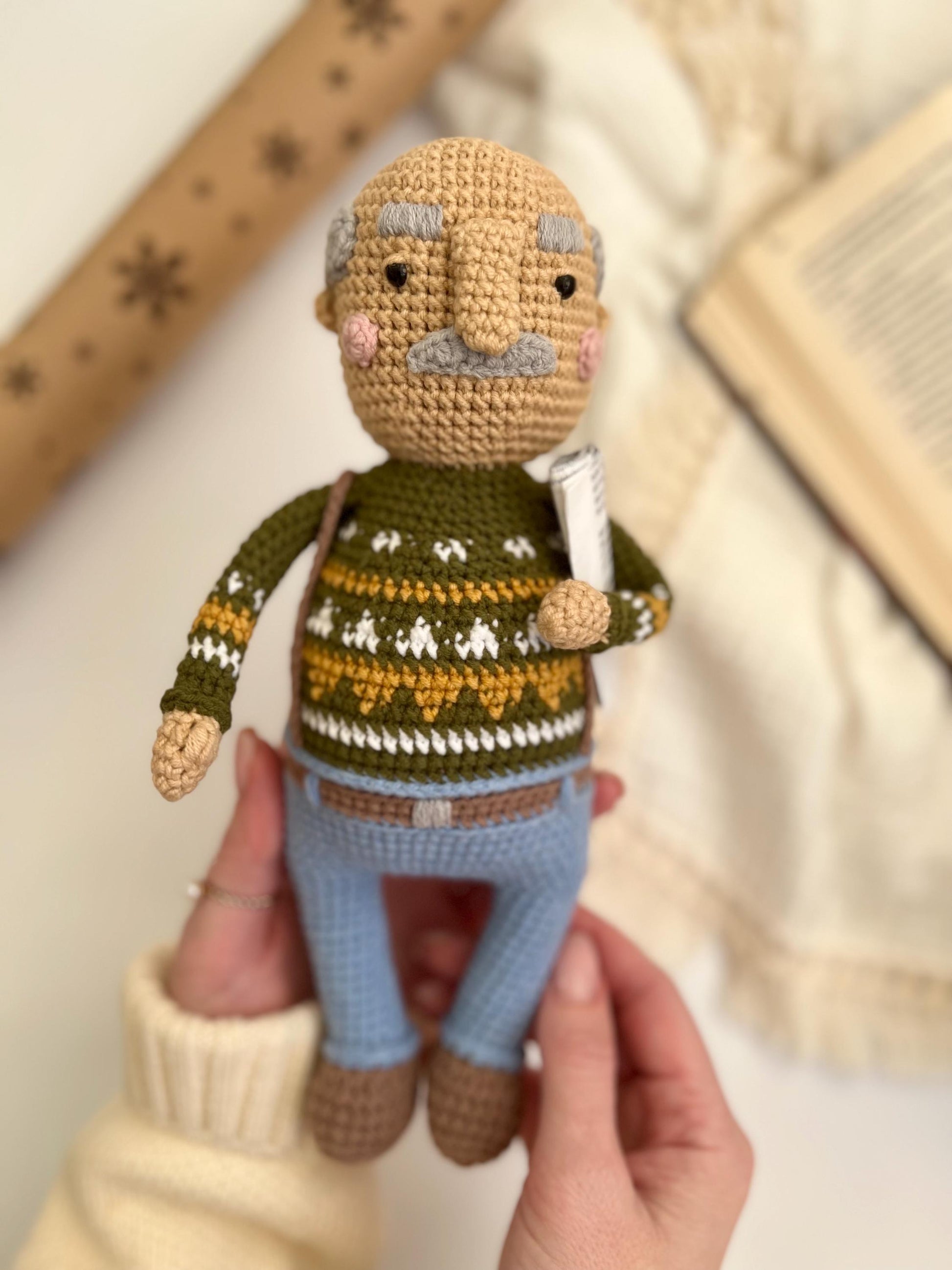 Adorable Crochet Grandparent Dolls: Perfect Presents for Grandma and Grandpa