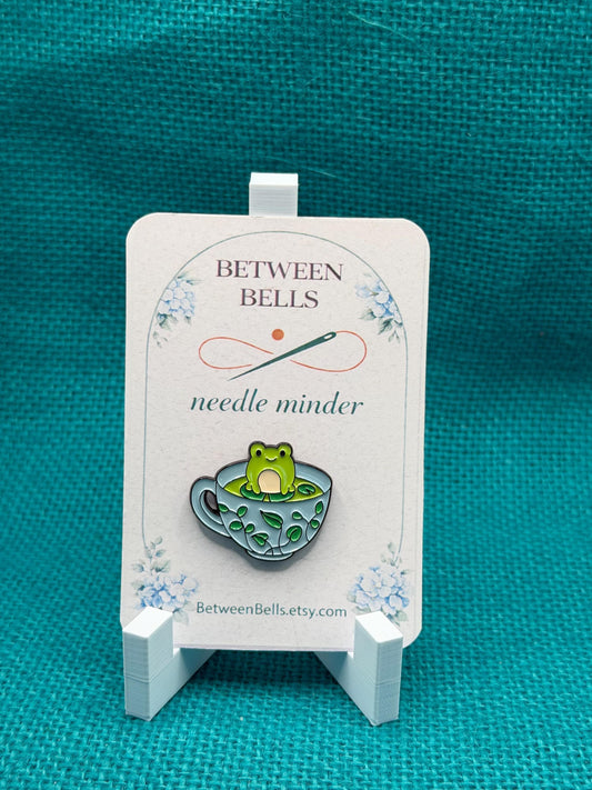 Frog Tea Cup Needle Minder | Cozy Frog Magnet | Cottagecore Café Aesthetic | Cute Animal Cross Stitch Accessory Holder