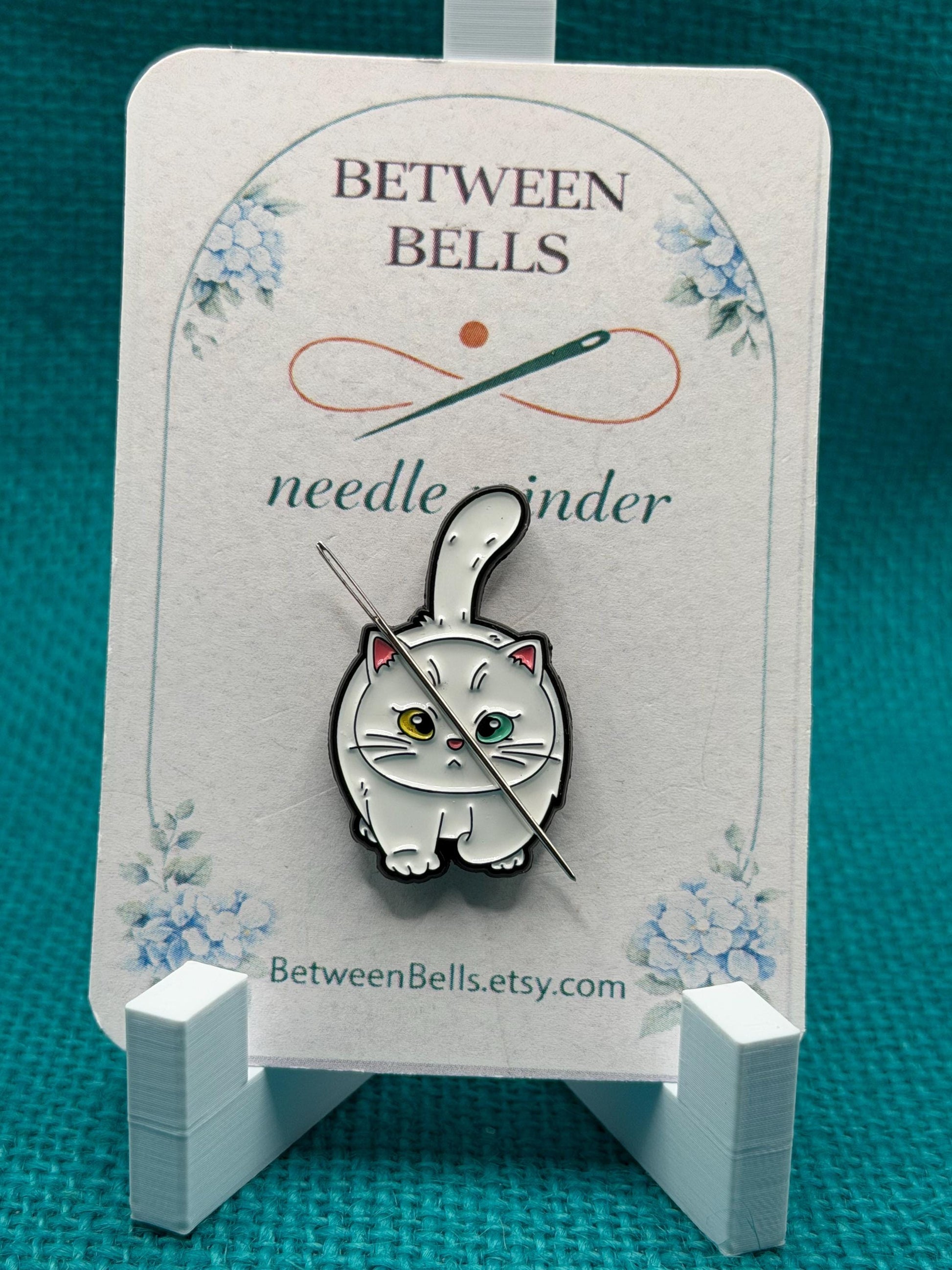 White Cat Needle Minder | Cute Kitty Magnet | Heterochromia Cat Design | Pet Lover Gift | Cross Stitch Needle Holder