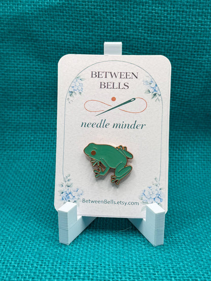 Tree Frog Needle Minder | Cute Frog Magnet | Nature Lover Gift | Woodland Animal Design | Cross Stitch Needle Holder
